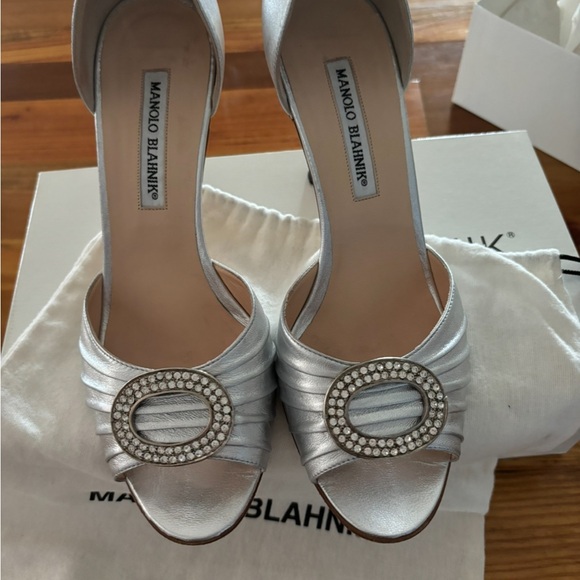 MANOLO BLAHNIK SILVER HEELS - Picture 5 of 6